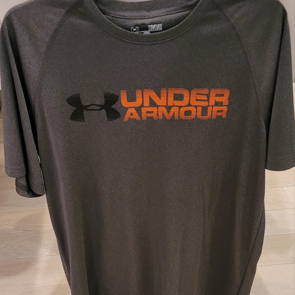 Mens M Under Armour T Shirt